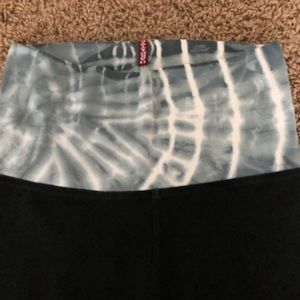 Black hard tail yoga pants